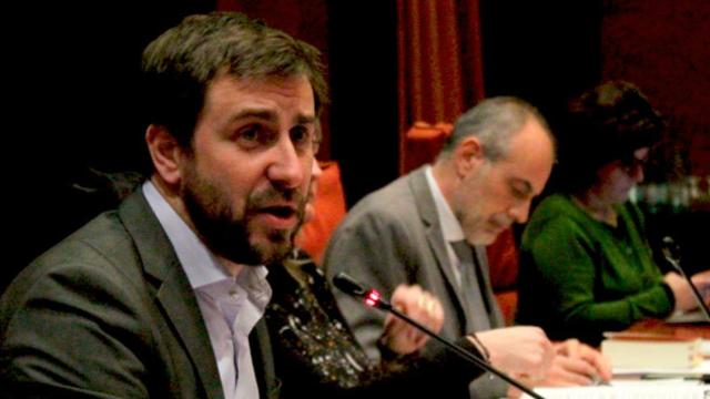 El consejero catalán de Salud, Toni Comín, en una comparecencia en el Parlament / CG