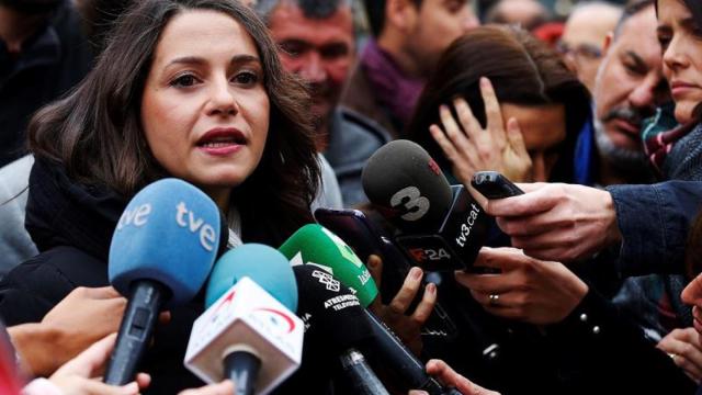 Arrimadas: En los mítines son muy valientes y luego ante del juez dicen que era simbólico