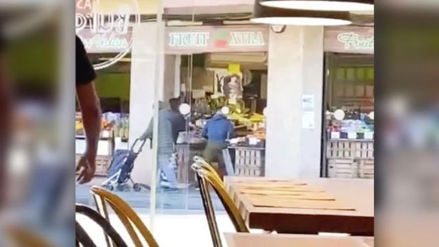 Imagen del ataque a comerciantes en L'Hospitalet de Llobregat (Barcelona) / CG