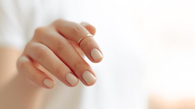 Hay que asegurarse de mantener las uñas limpias y recortadas