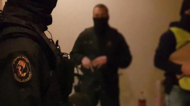 Los Mossos d'Esquadra durante la operación Alejandría / MOSSOS
