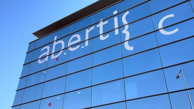 Fachada de un edificio de Abertis, en una imagen de archivo / EFE