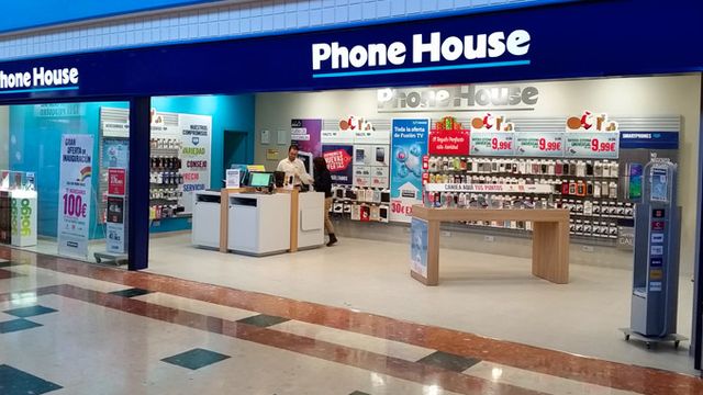 Una tienda Phone House en un centro comercial / PHONE HOUSE