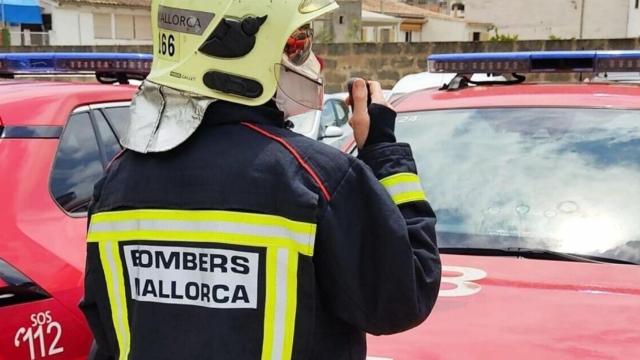 Agente del cuerpo de bomberos de Mallorca