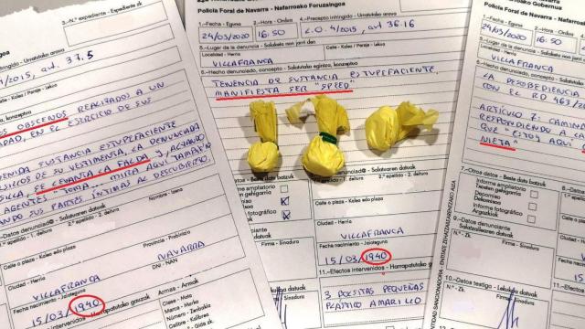El tuit de la Policía Foral de Navarra con las tres denuncias y las bolsas de speed / TWITTER