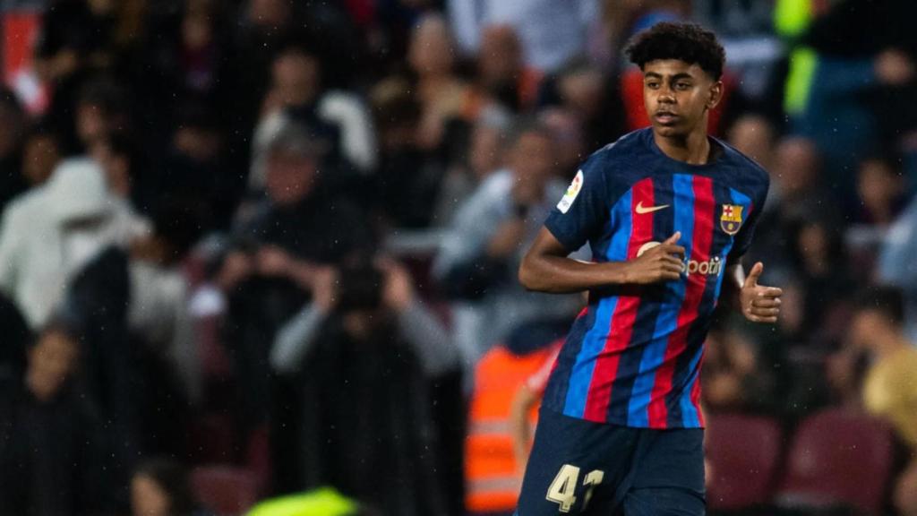 Lamine Yamal, en el seu debut oficial amb el primer equip del Barça / FCB