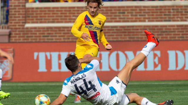 Antoine Griezmann jugando en Nápoles - Barça / EFE