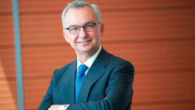 El oncólogo barcelonés José Baselga, en una fotografía corporativa / AZ