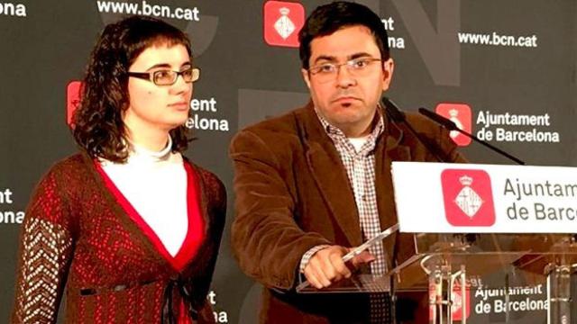 Mercedes Vidal (i), concejal de movilidad del Ayuntamiento de Barcelona y presidenta de TMB, junto al primer teniente de alcalde, Gerardo Pisarello, en una imagen de archivo / EP
