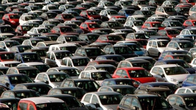 Flota de coches a la venta / EFE