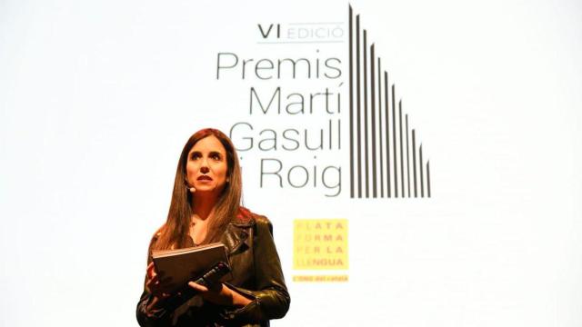 Laura Rosel, presentando los premios Martí Gasull / @llenguacat