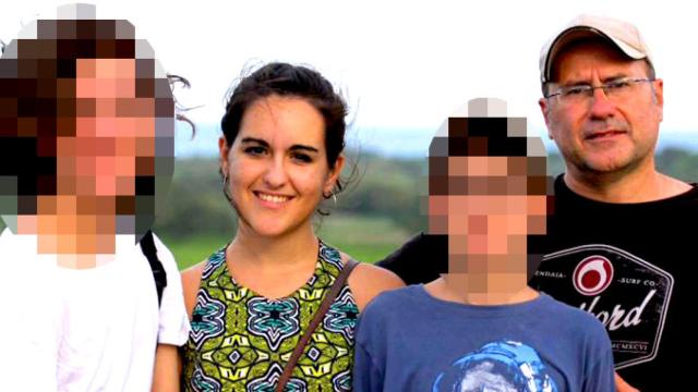 Mar Ampurdanès (c), portavoz de Arran, con su padre, Sergi Ampurdanès (d) / FACEBOOK