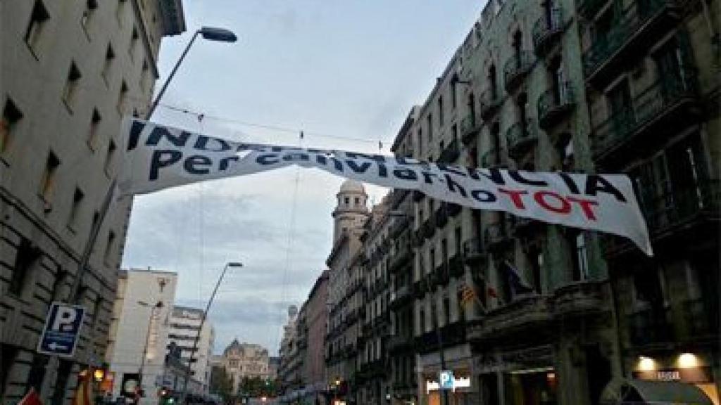 Pancarta que abría la manifestación por las calles de Barcelona
