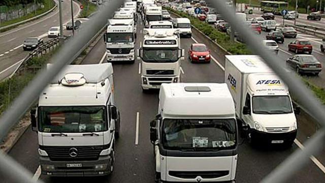 Imagen de una huelga de transportistas de Cataluña, ahora inquietos por la ZBE / UGT