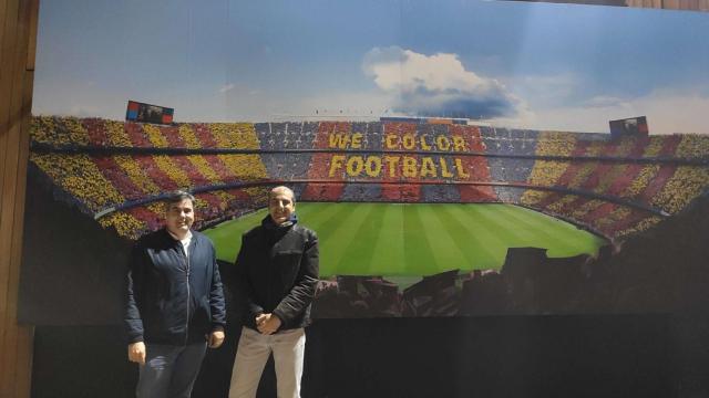 Marc Cornet y Carles Ordiales (Seguiment FCB) en los aledaños del Camp Nou / Culemanía