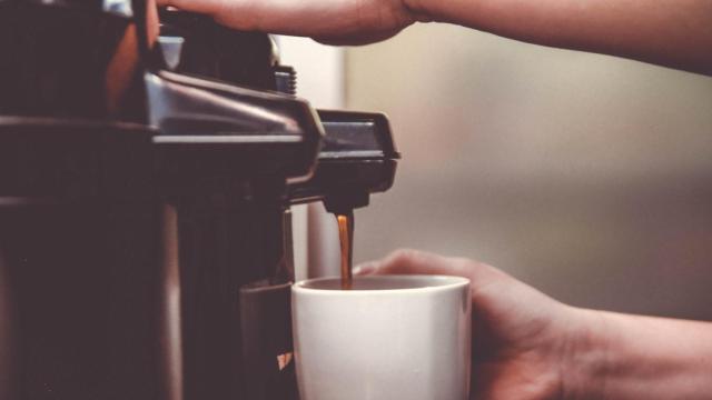 Cafetera De'Longhi Magnifica S ECAM11.112.B / ARCHIVO