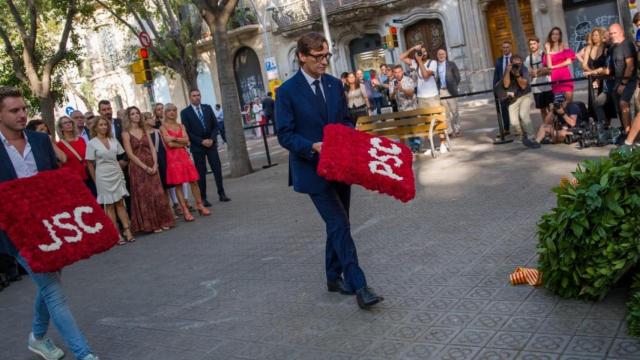 El primer secretario del PSC, Salvador Illa, en la ofrenda al monumento de Rafael de Casanova por la Diada / EUROPA PRESS