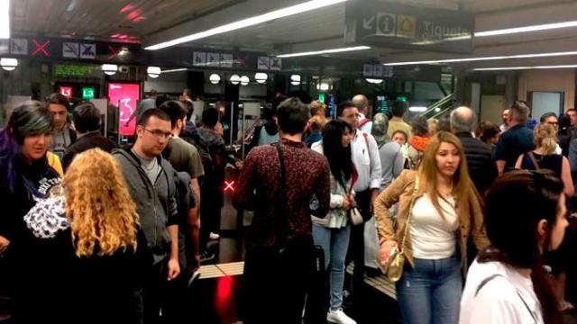 Imagen del metro de plaza Cataluña tras el desalojo / CG