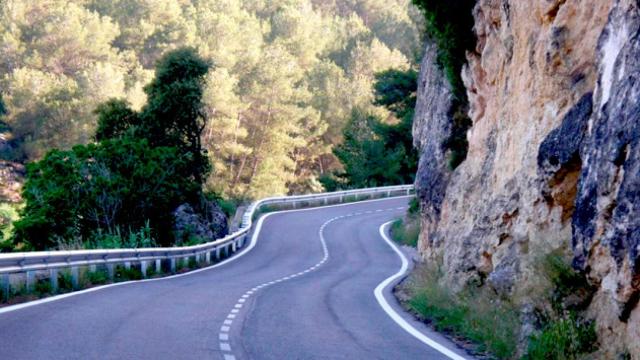 Carretera del pantano de Foix, donde se halló el agente supuestamente asesinado por dos urbanos / CG