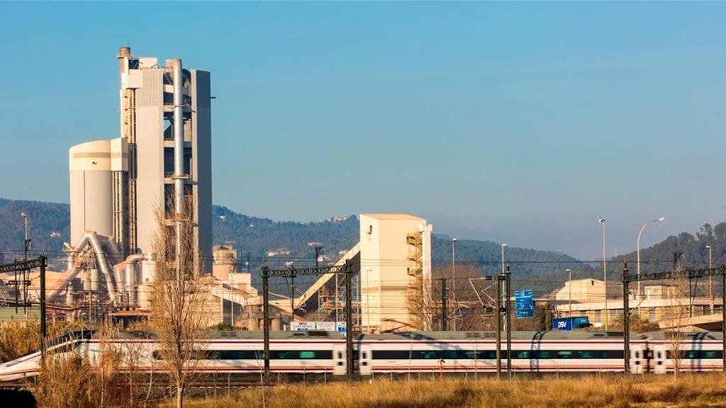 La fábrica de Cementos Molins, en Sant Vicenç dels Horts / CEMENTOS MOLINS