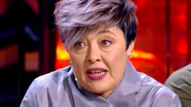 La madre de José Antonio Avilés se pelea con un reportero en la calle / MEDIASET