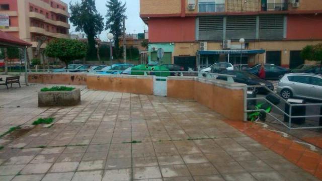 El cuerpo de una mujer de 34 años ha sido hallado sin vida en la Plaza Blas Infante / EP