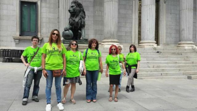El colectivo de camareras de piso 'Las Kellys', ante el Congreso de Diputados en mayo del año pasado / EFE
