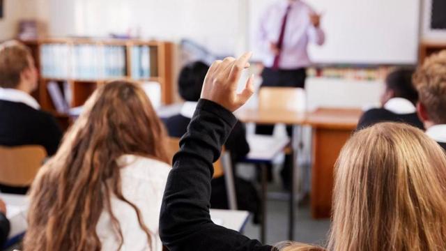 Un aula con alumnos de secundaria / EUROPA PRESS