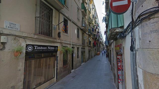 Vista de la calle Carretes del Raval, donde ha tenido lugar el apuñalamiento / GOOGLE
