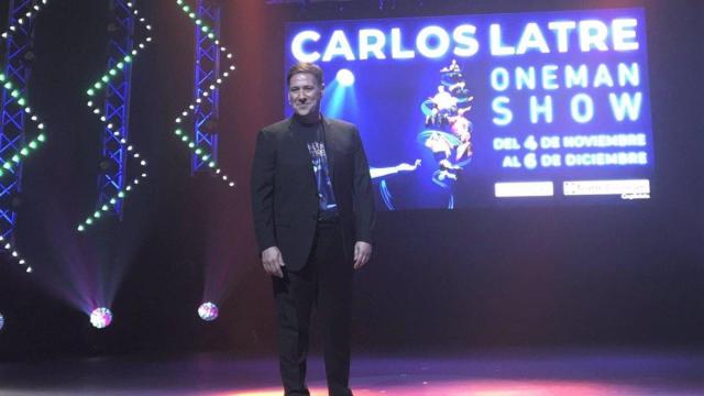 El actor, presentador, humorista e imitador, Carlos Latre, en el escenario de 'One Man Show' / EP