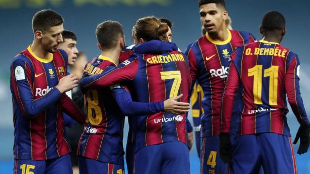 Griezmann celebrando con sus compañeros de equipo uno de sus goles ante el Athletic en la final de la Supercopa de España / FC BARCELONA