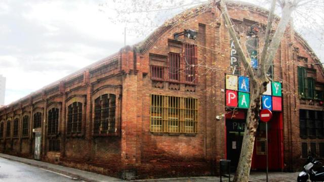 Imagen de la antigua Fábrica Germans Climent de Sants, en la que se proyecta un tanatorio / CG