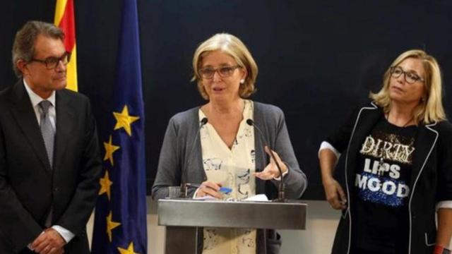 El expresidente de la Generalitat Artur Mas, y las exconsejeras Irene Rigau y Joana Ortega / EFE