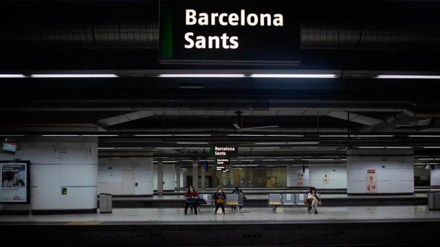 Estación de Barcelona Sants, desde donde debería haber salido un tren de Ouigo que ha sido anulado / EUROPA PRESS