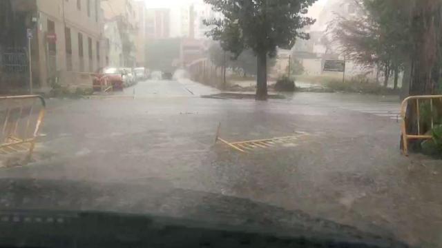 Una brutal tormenta anega Mataró. La intensa lluvia coincidió con fuertes ráfagas de viento / CG