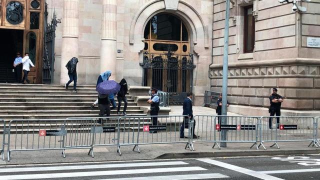 Tres condenados de la 'manada' de Manresa salen de la Audiencia de Barcelona / EUROPA PRESS