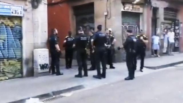 Imagen de la Brigada Móvil de los Mossos d'Esquadra en el barrio del Raval / CG
