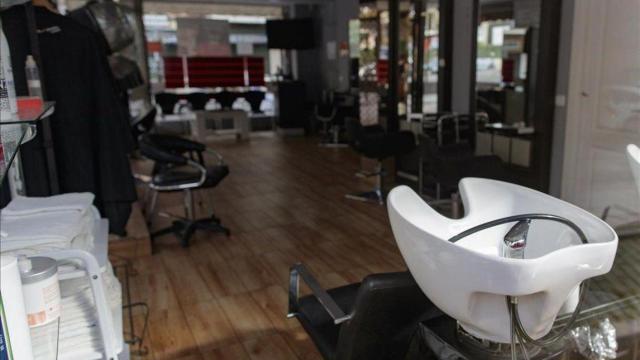 Interior de una peluquería, uno de los negocios de estética que acusa al Gobierno de ahogarle con sus medidas / EP