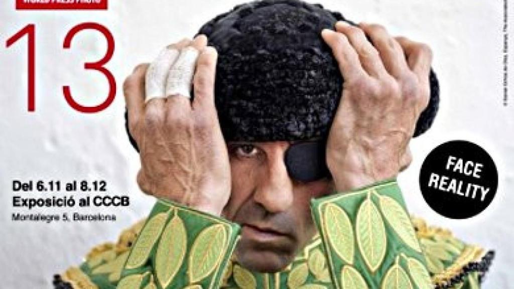 Cartel vetado por el Ayuntamiento de Barcelona para promocionar la exposición internacional World Press Photo en el CCCB