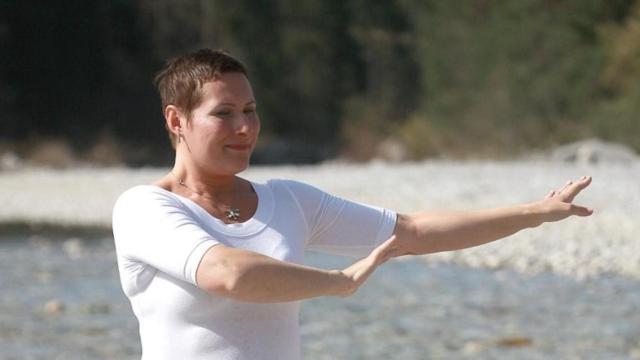 Uno de los ejercicios de Qi Gong combinados con la respiración / Office469 en PIXABAY