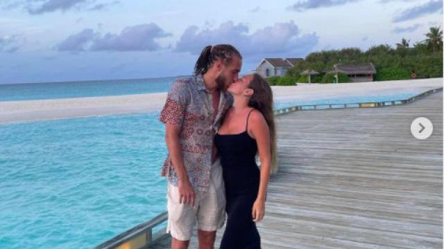 Oscar Mingueza con su pareja Andrea Freijomil