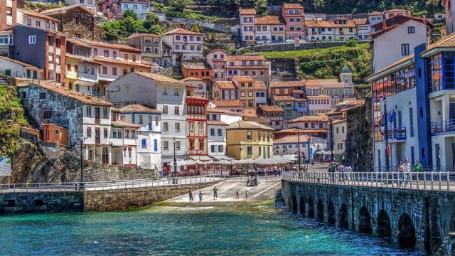 Cudillero, el pueblo más bonito de Asturias, visto desde el mar / AGENCIAS