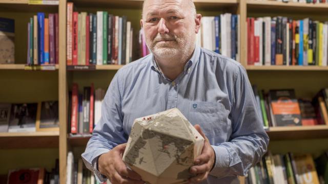 Pep Bernadas, dueño de la Librería Altaïr y editor de 'Altaïr Magazine'