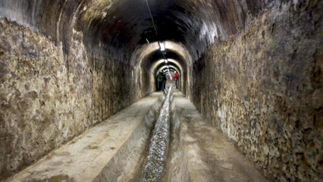 Imagen de una cloaca de Barcelona, cuyo mantenimiento hará subir el recibo del agua a partir de enero / AJ BCN
