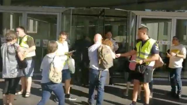 Los vigilantes de seguridad de Ombuds denuncian los impagos de nóminas acumulados en la Ciutat de la Justícia / CG