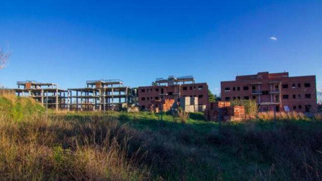 El Golf de Sant Vicenç de Montalt deberá demoler 96 de sus apartamentos