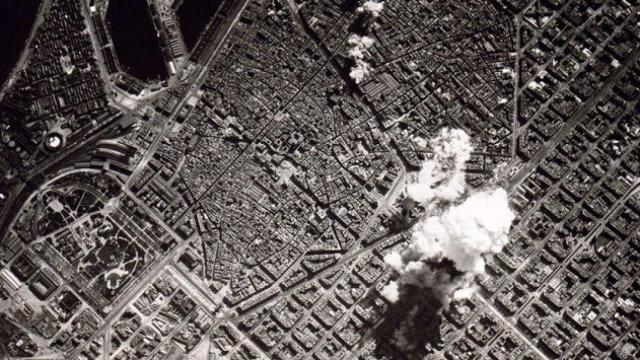Imagen de un bombardeo sobre Barcelona durante la Guerra Civil / CG