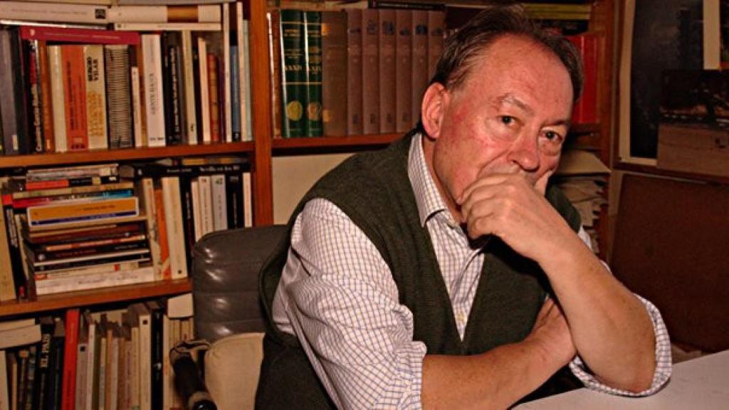 Gregorio Morán, en su despacho en su casa de Barcelona