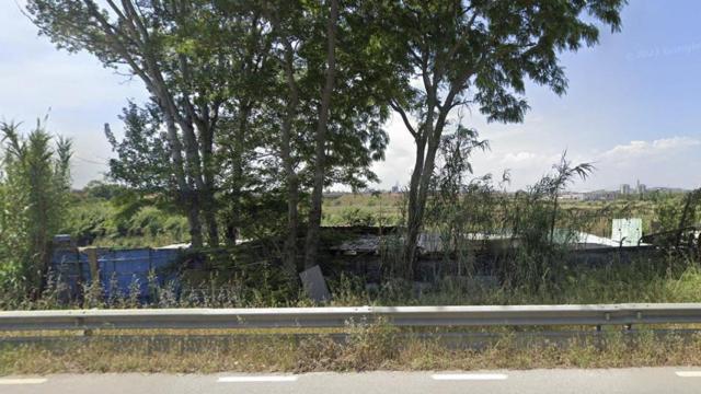 Las barracas situadas en el margen izquierdo del rio Besòs a su paso por Montcada i Reixac / MAPS