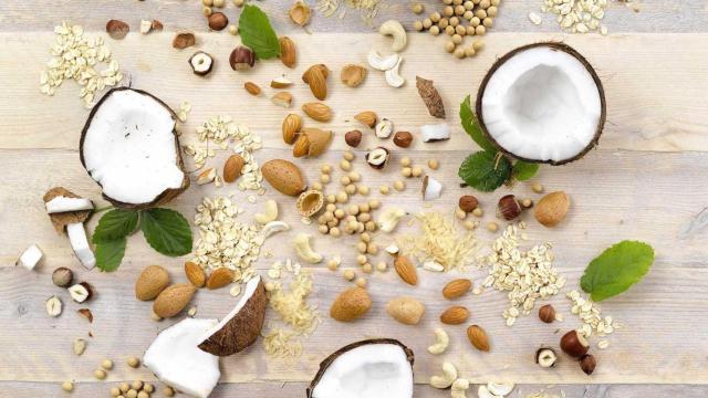 Una imagen de recurso de diversos alimentos vegetales / Danone